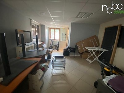 LOCAL COMMERCIAL A VENDRE - GENAS - 55 m2 - 55000 € 