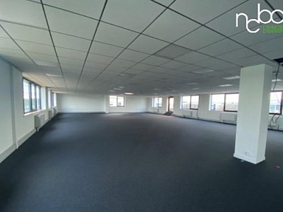 BUREAU A LOUER - BRON - 540 m2 divisibles  partir de 300 m2 - 120 € HC/m<sup>2</sup>/an