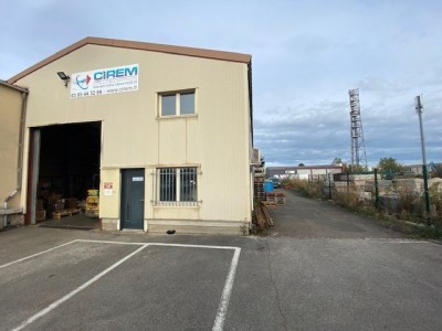 LOCAL D ACTIVITE A LOUER - CHALON SUR SAONE - 700 m2 - 42,86 € HC/m<sup>2</sup>/an