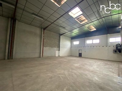 LOCAL D ACTIVITE A LOUER - CHASSIEU - 570 m2 - 81 € HC/m<sup>2</sup>/an