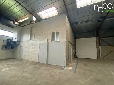 LOCAL D ACTIVITE A LOUER - CHASSIEU - 570 m2 - 81 € HC/m<sup>2</sup>/an