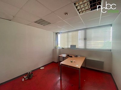 LOCAL D ACTIVITE A LOUER - CHASSIEU - 720 m2 - 80 € HC/m<sup>2</sup>/an