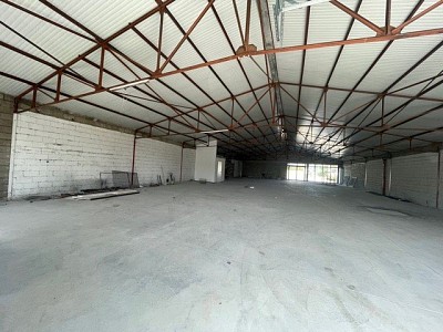 LOCAL D ACTIVITE A LOUER - CHENOVE - 560 m2 - 96 € HC et HT/m<sup>2</sup>/an