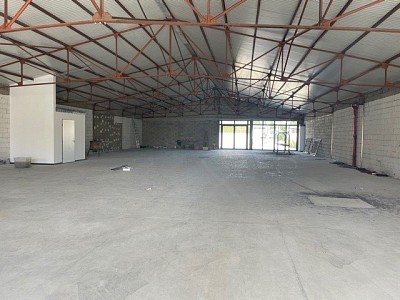 LOCAL D ACTIVITE A LOUER - CHENOVE - 560 m2 - 96 € HC et HT/m<sup>2</sup>/an