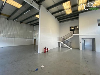 LOCAL D ACTIVITE A LOUER - DECINES CHARPIEU - 470 m2 - 85,00 € HC/m<sup>2</sup>/an