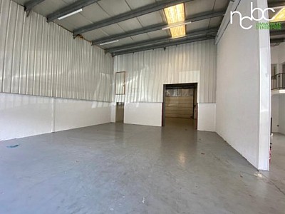 LOCAL D ACTIVITE A LOUER - DECINES CHARPIEU - 470 m2 - 85,00 € HC/m<sup>2</sup>/an