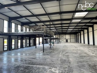 LOCAL D ACTIVITE A LOUER - DECINES CHARPIEU - 1902 m2 divisibles  partir de 242 m2 - 105 € HC/m<sup>2</sup>/an