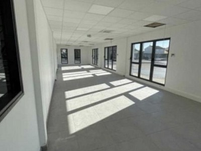 LOCAL D ACTIVITE A LOUER - DECINES CHARPIEU - 1902 m2 divisibles  partir de 242 m2 - 105 € HC/m<sup>2</sup>/an