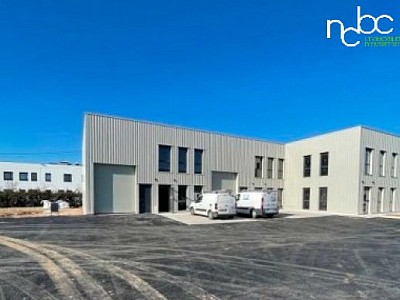 LOCAL D ACTIVITE A LOUER - DECINES CHARPIEU - 1458 m2 divisibles  partir de 247 m2 - 105 € HC/m<sup>2</sup>/an