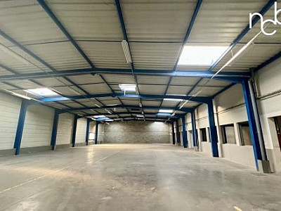 LOCAL D ACTIVITE A LOUER - DECINES CHARPIEU - 1144 m2 - 65,50 € HC/m<sup>2</sup>/an