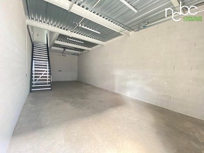LOCAL D ACTIVITE A LOUER - DECINES CHARPIEU - 108 m2 - 120 € HC/m<sup>2</sup>/an