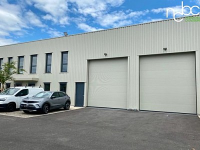 LOCAL D ACTIVITE A LOUER - DECINES CHARPIEU - 347 m2 divisibles  partir de 319 m2 - 102 € HC/m<sup>2</sup>/an