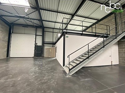 LOCAL D ACTIVITE A LOUER - DECINES CHARPIEU - 347 m2 divisibles  partir de 319 m2 - 102 € HC/m<sup>2</sup>/an