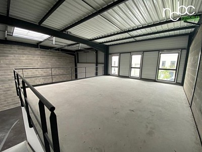 LOCAL D ACTIVITE A LOUER - DECINES CHARPIEU - 347 m2 divisibles  partir de 319 m2 - 102 € HC/m<sup>2</sup>/an
