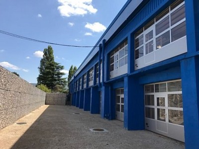 LOCAL D ACTIVITE A LOUER - LONGVIC - 3000 m2 divisibles  partir de 100 m2 - 96 € HC/m<sup>2</sup>/an