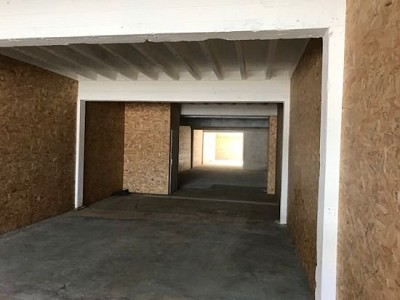 LOCAL D ACTIVITE A LOUER - LONGVIC - 3000 m2 divisibles  partir de 100 m2 - 96 € HC/m<sup>2</sup>/an