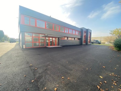 CELLULES D ACTIVITES A LOUER - MACON - 2166.98 m2 divisibles  partir de 345.79 m2 - 102,45 € HC et HT/m<sup>2</sup>/an
