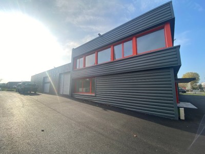 CELLULES D ACTIVITES A LOUER - MACON - 2166.98 m2 divisibles  partir de 345.79 m2 - 102,45 € HC et HT/m<sup>2</sup>/an