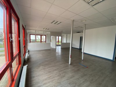 CELLULES D ACTIVITES A LOUER - MACON - 2166.98 m2 divisibles  partir de 345.79 m2 - 102,45 € HC et HT/m<sup>2</sup>/an
