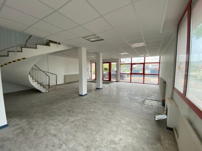 CELLULES D ACTIVITES A LOUER - MACON - 2166.98 m2 divisibles  partir de 345.79 m2 - 102,45 € HC et HT/m<sup>2</sup>/an