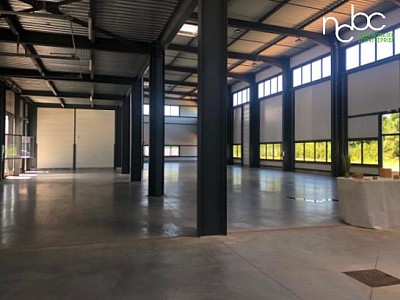 LOCAL D ACTIVITE A LOUER - MEYZIEU - 822 m2 divisibles  partir de 410 m2 - 90 € HC/m<sup>2</sup>/an
