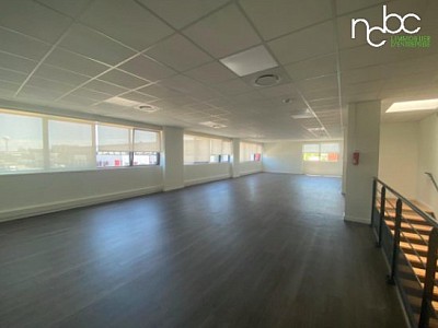 LOCAL D ACTIVITE A LOUER - MEYZIEU - 822 m2 divisibles  partir de 410 m2 - 90 € HC/m<sup>2</sup>/an