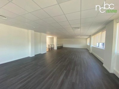 LOCAL D ACTIVITE A LOUER - MEYZIEU - 822 m2 divisibles  partir de 410 m2 - 90 € HC/m<sup>2</sup>/an