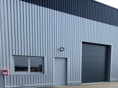 LOCAL D ACTIVITE A LOUER - PONTARLIER - 350 m2 divisibles  partir de 150 m2 - 1080 € HC et HT/m<sup>2</sup>/an