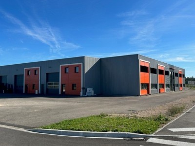 LOCAL D ACTIVITE A LOUER - SENNECEY LE GRAND - 750 m2 divisibles  partir de 150 m2 - 64 € HC et HT/m<sup>2</sup>/an