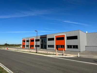 LOCAL D ACTIVITE A LOUER - SENNECEY LE GRAND - 750 m2 divisibles  partir de 150 m2 - 64 € HC et HT/m<sup>2</sup>/an
