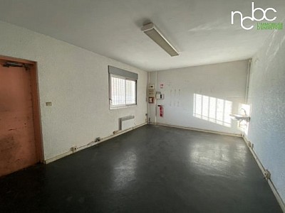 LOCAL D ACTIVITE A LOUER - VILLEURBANNE - 346 m2 - 75 € HC/m<sup>2</sup>/an