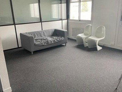 LOCAL D ACTIVITE A LOUER - VILLEURBANNE - 690 m2 - 87 € HC/m<sup>2</sup>/an