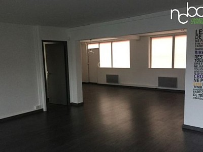 LOCAL D ACTIVITE A LOUER - VILLEURBANNE - 690 m2 - 87 € HC/m<sup>2</sup>/an