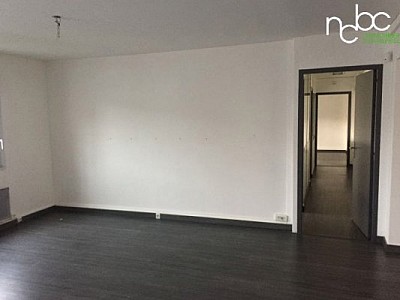 LOCAL D ACTIVITE A LOUER - VILLEURBANNE - 690 m2 - 87 € HC/m<sup>2</sup>/an