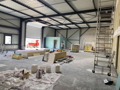 LOCAL D ACTIVITE A LOUER - VIRIAT - 300 m2 divisibles  partir de 150 m2 - 108 € HC et HT/m<sup>2</sup>/an