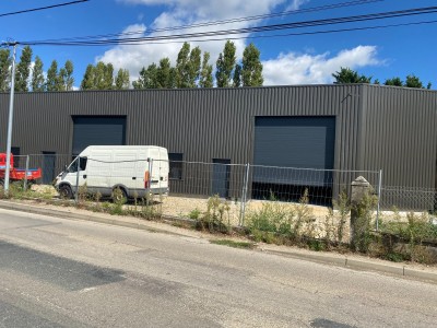 LOCAL D ACTIVITE A LOUER - VIRIAT - 300 m2 divisibles  partir de 150 m2 - 108 € HC et HT/m<sup>2</sup>/an