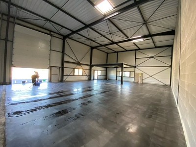 LOCAL D ACTIVITE A LOUER - VONNAS - 482 m2 divisibles  partir de 202 m2 - 70,01 € HC et HT/m<sup>2</sup>/an