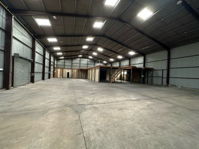 LOCAL D ACTIVITE A VENDRE - CHENOVE - 600 m2 - 550000 € 