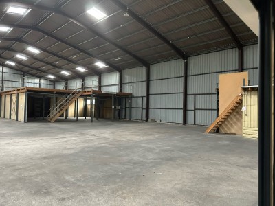 LOCAL D ACTIVITE A VENDRE - CHENOVE - 600 m2 - 550000 € 