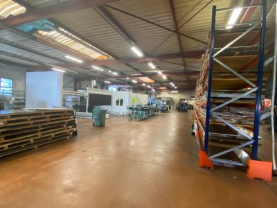 LOCAL D ACTIVITE A VENDRE - LA ROCHE VINEUSE - 4065 m2 - 1647983 € 