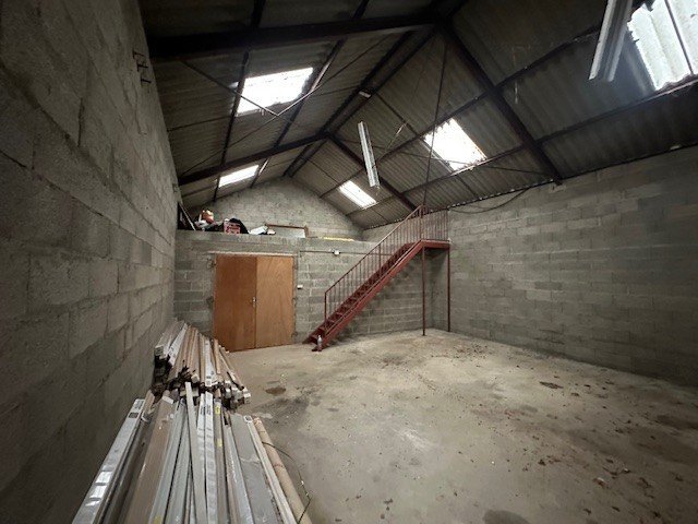 LOCAL D ACTIVITE A VENDRE - THUREY - 830 m2 - 280 000 €